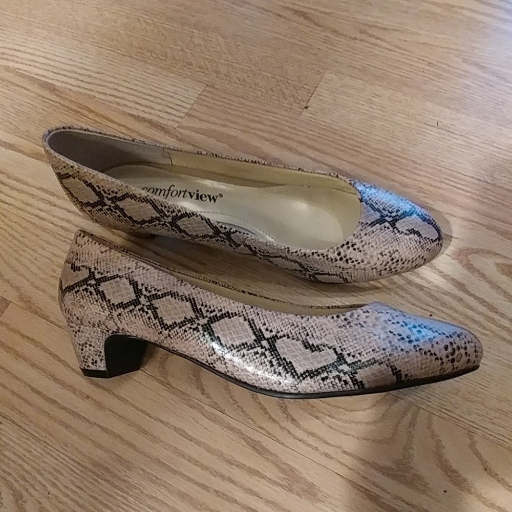 🐢Comfort View - shoes 8 1/2 wide